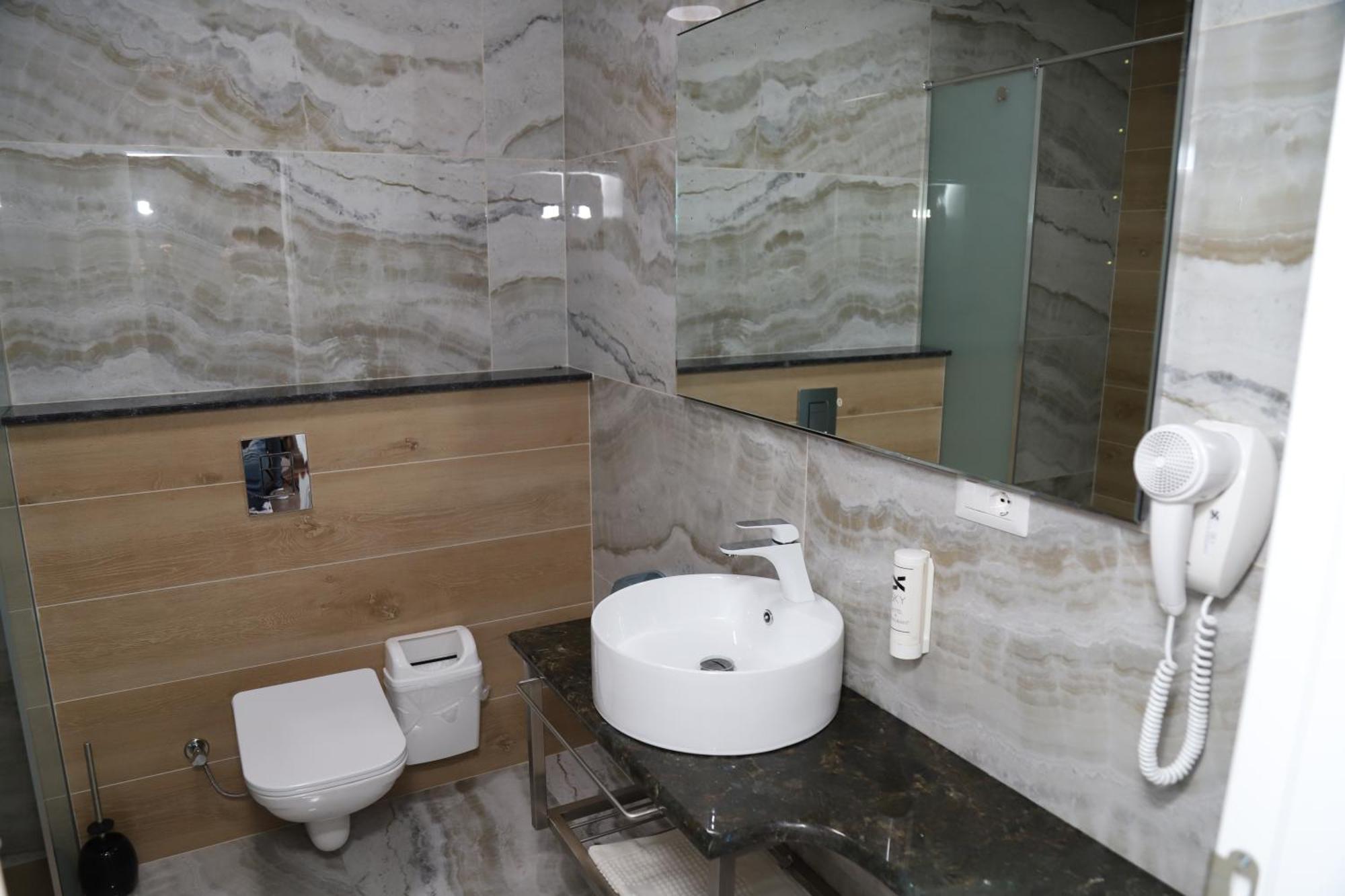 Sky Hotel Prizren Ngoại thất bức ảnh
