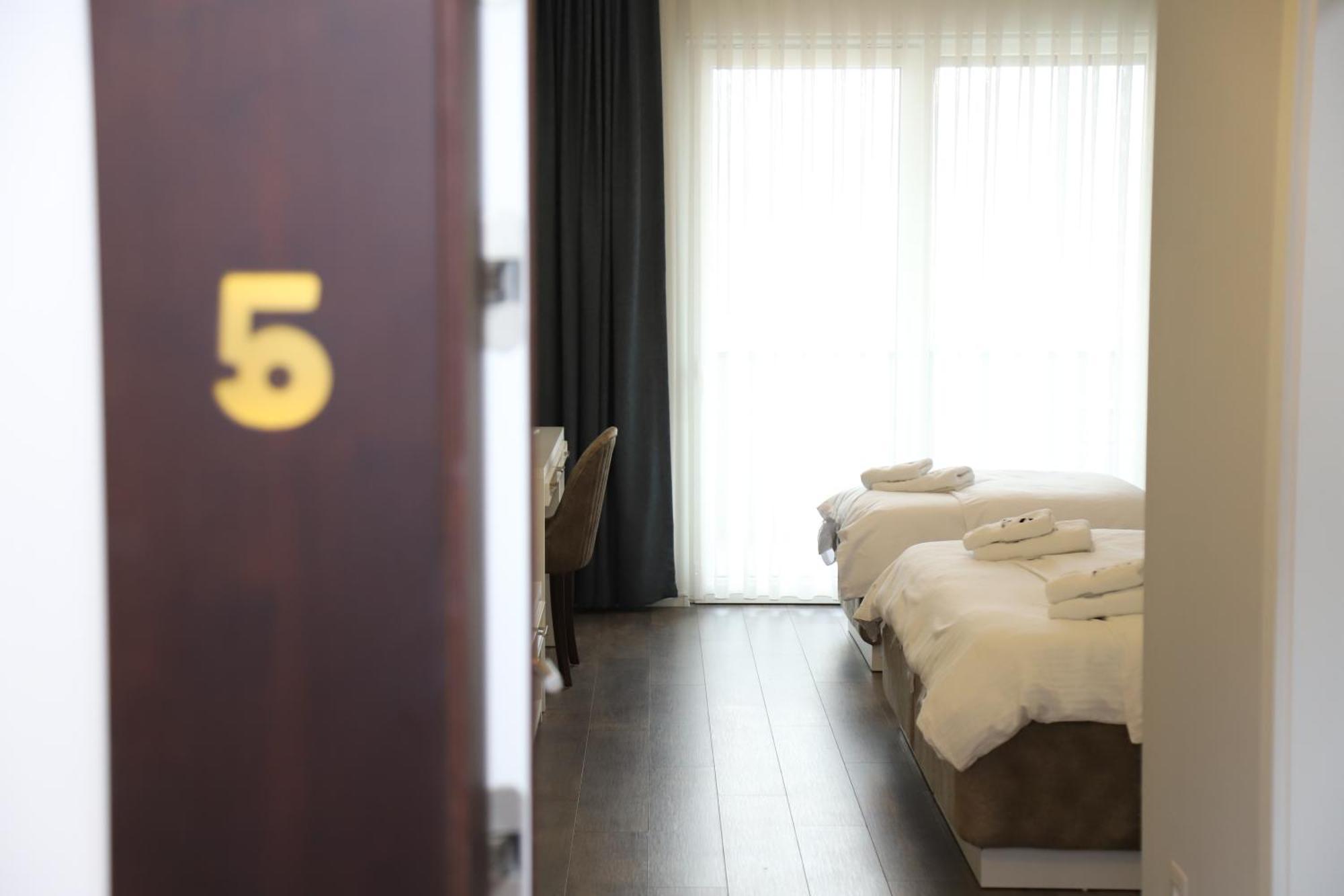Sky Hotel Prizren Ngoại thất bức ảnh