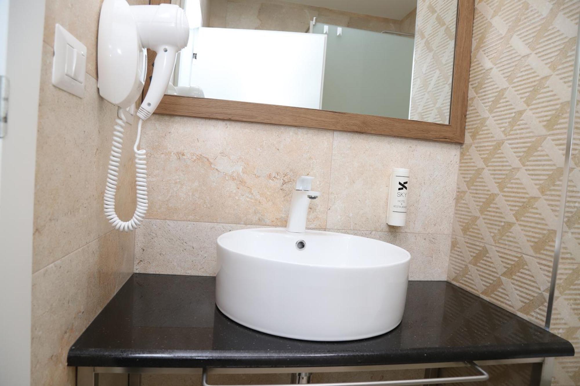 Sky Hotel Prizren Ngoại thất bức ảnh
