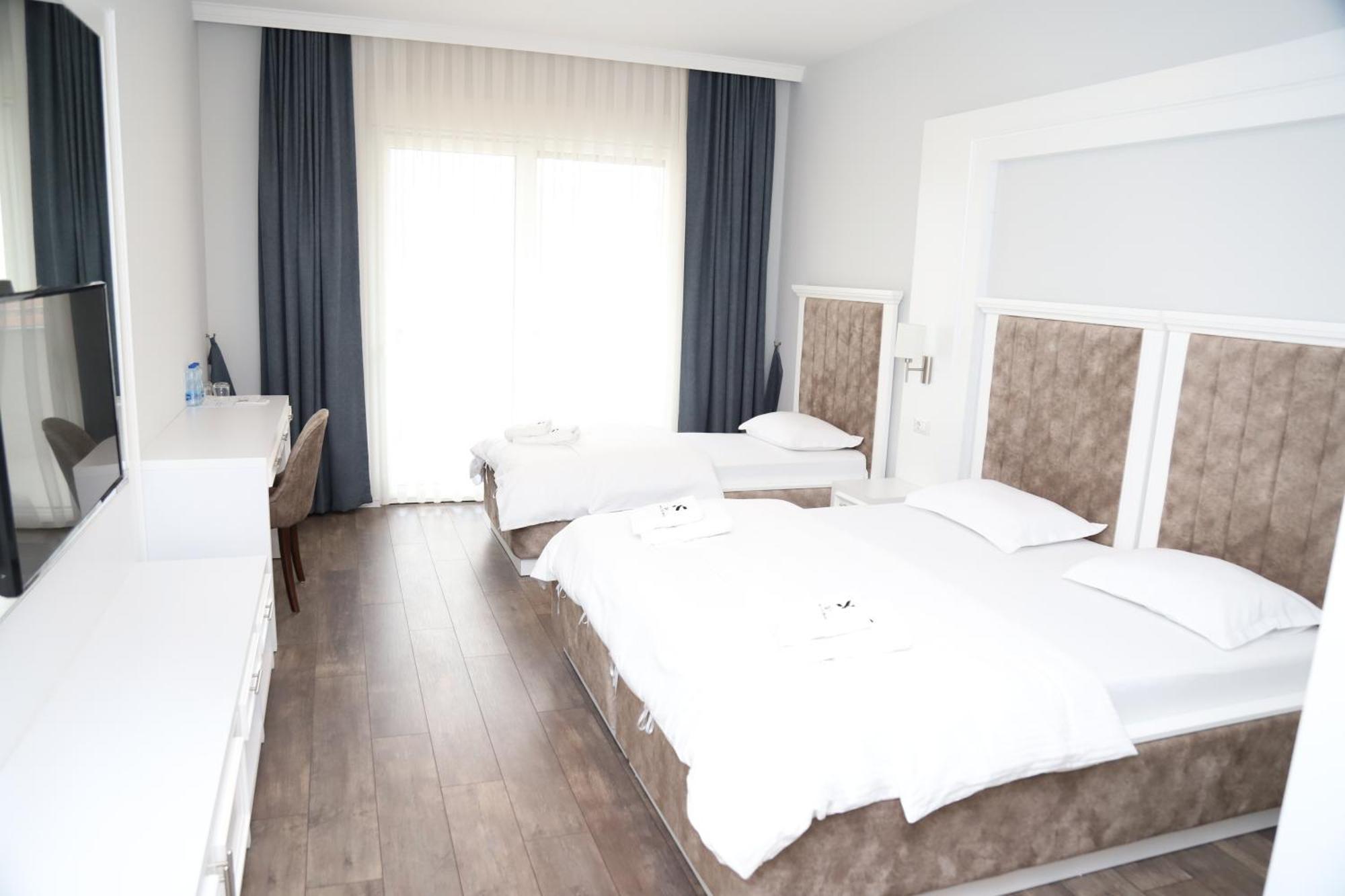 Sky Hotel Prizren Ngoại thất bức ảnh