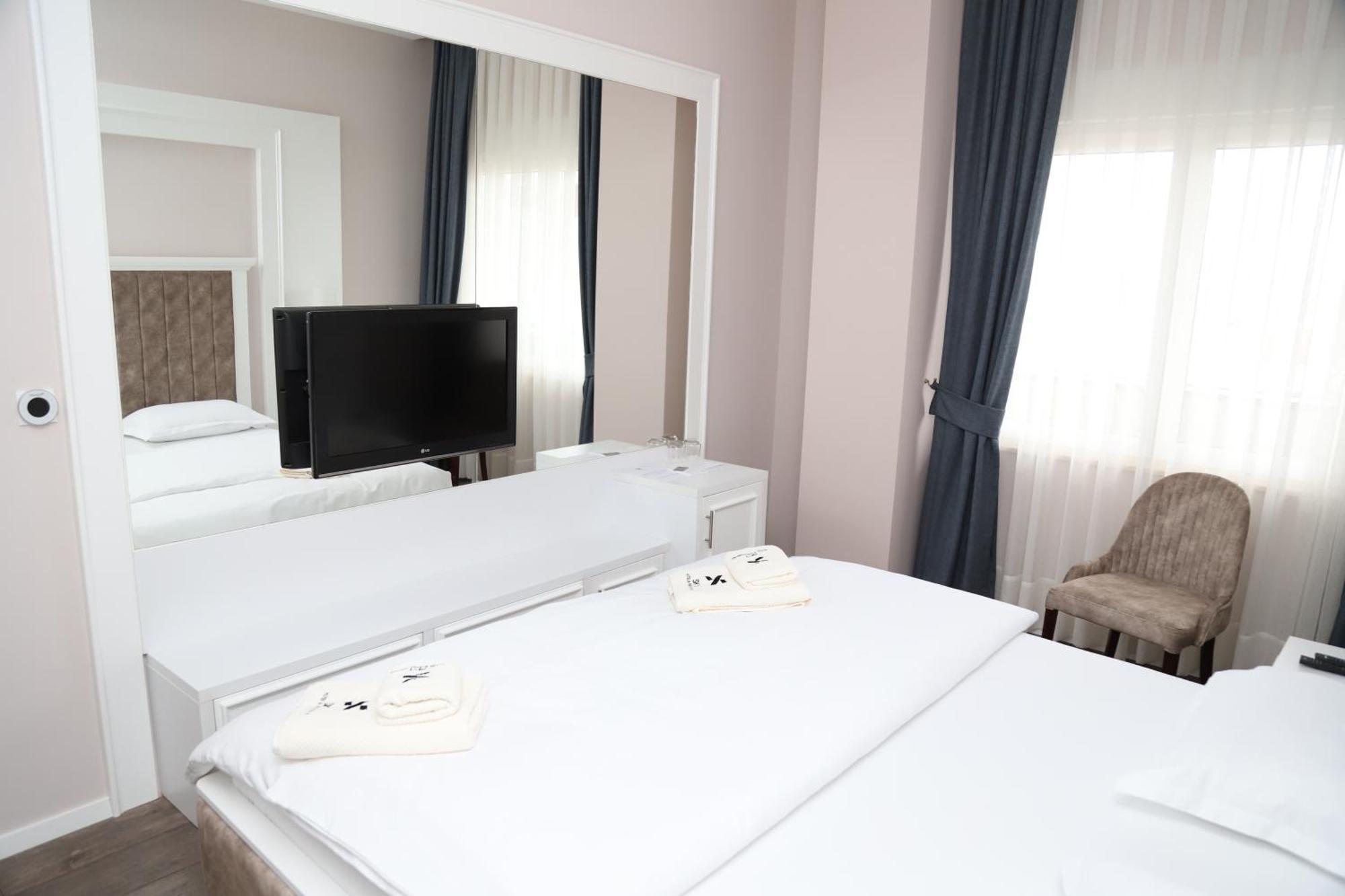 Sky Hotel Prizren Ngoại thất bức ảnh