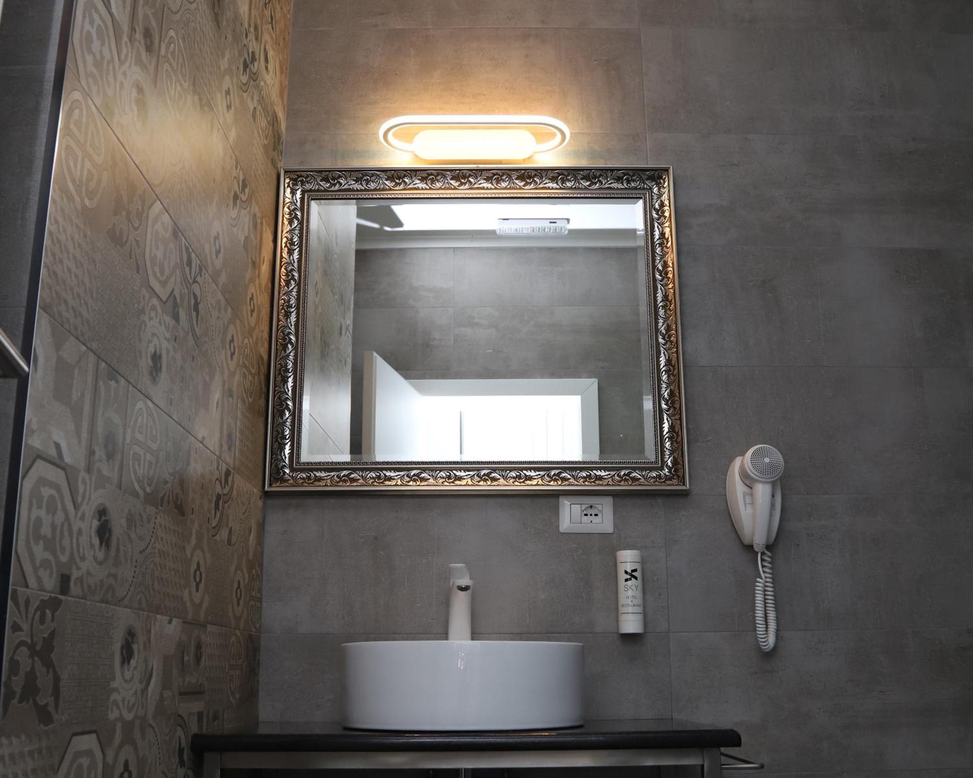 Sky Hotel Prizren Ngoại thất bức ảnh