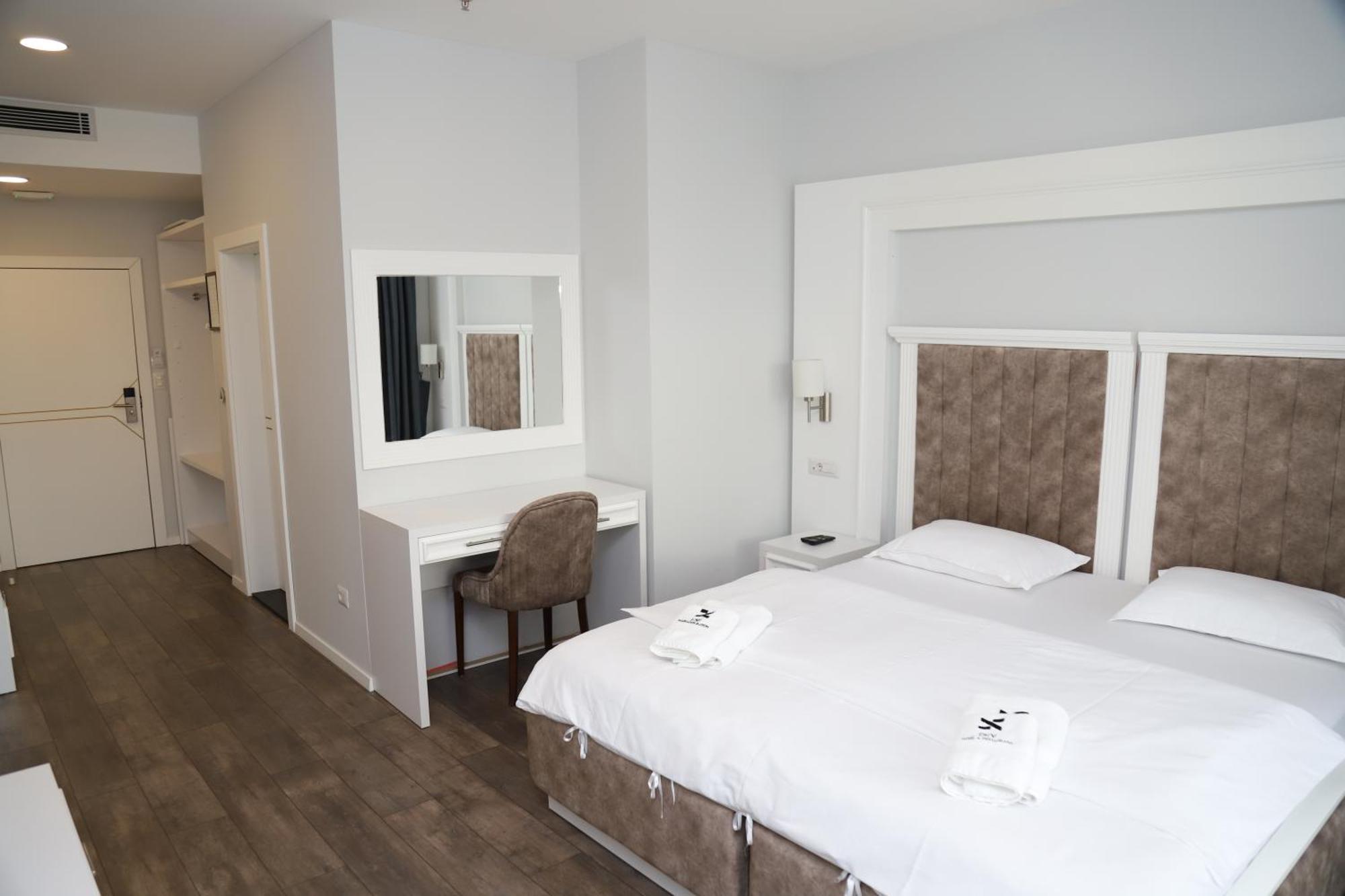 Sky Hotel Prizren Ngoại thất bức ảnh
