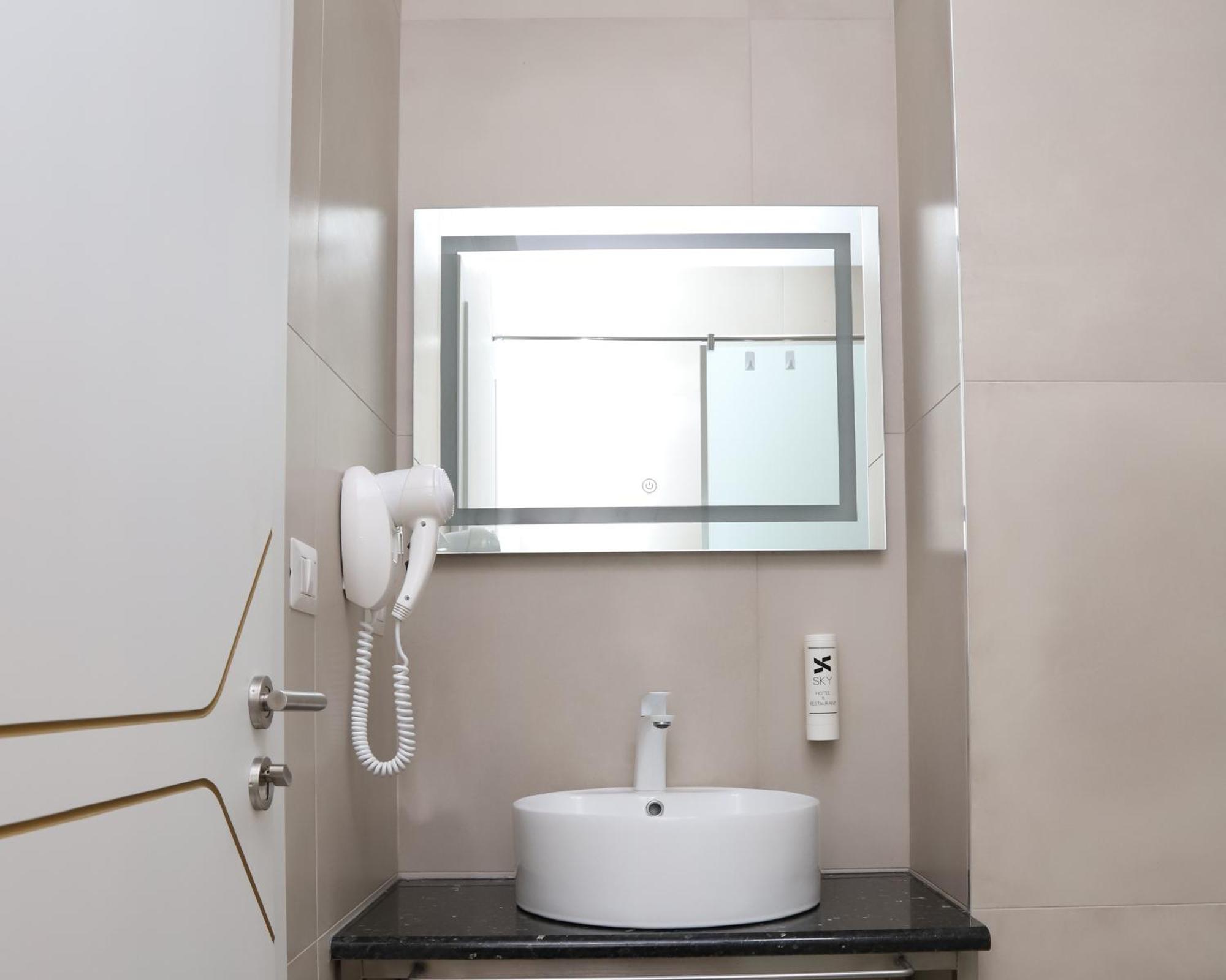 Sky Hotel Prizren Ngoại thất bức ảnh