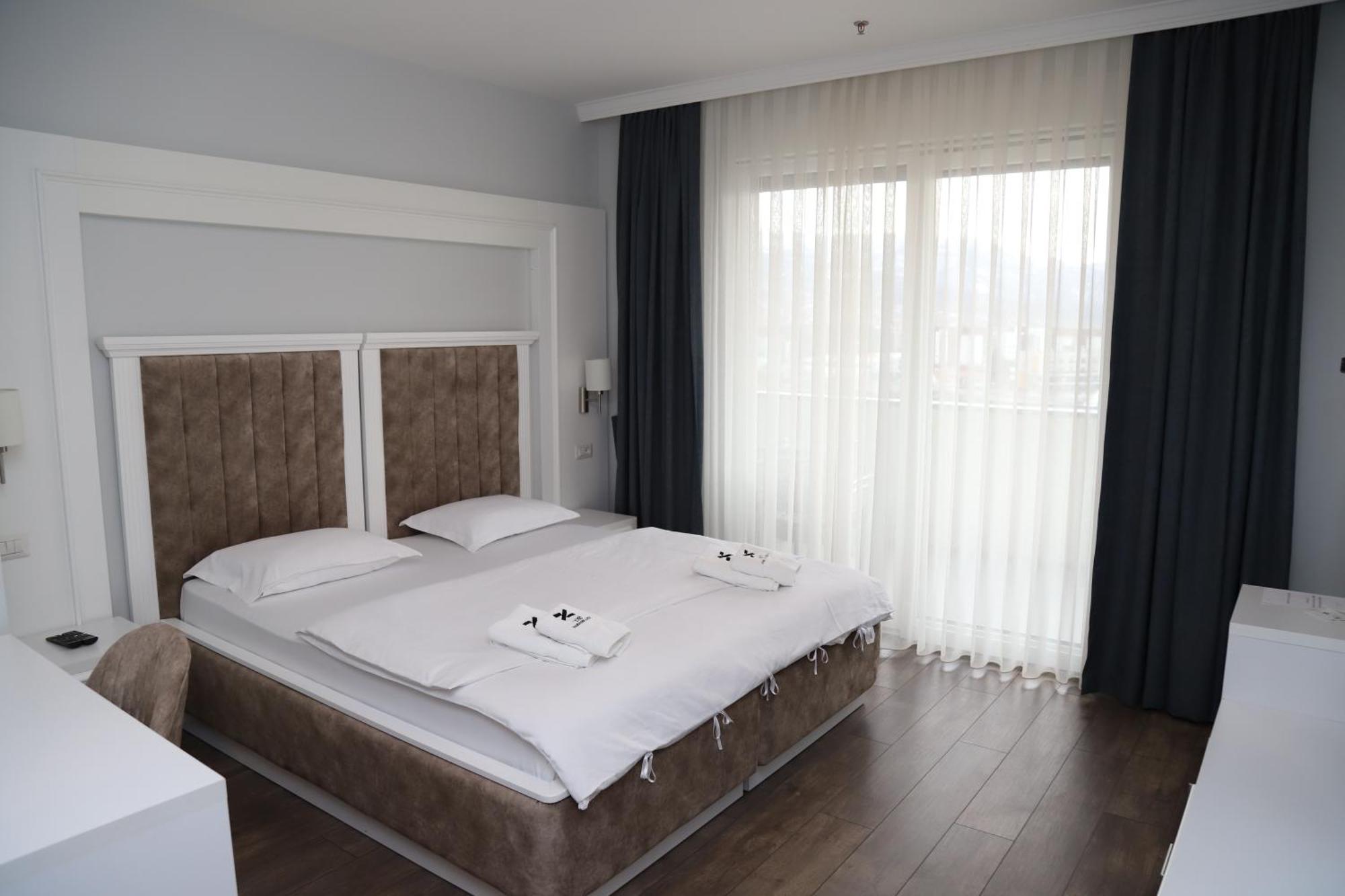 Sky Hotel Prizren Ngoại thất bức ảnh
