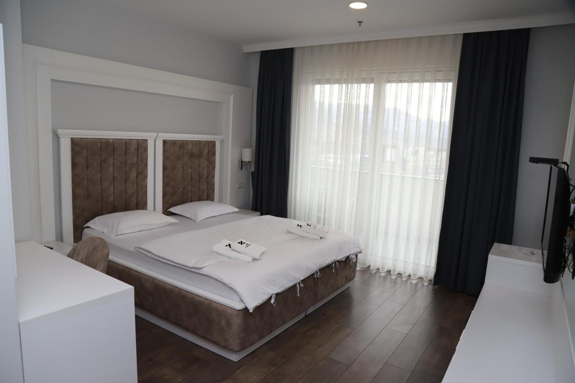 Sky Hotel Prizren Ngoại thất bức ảnh