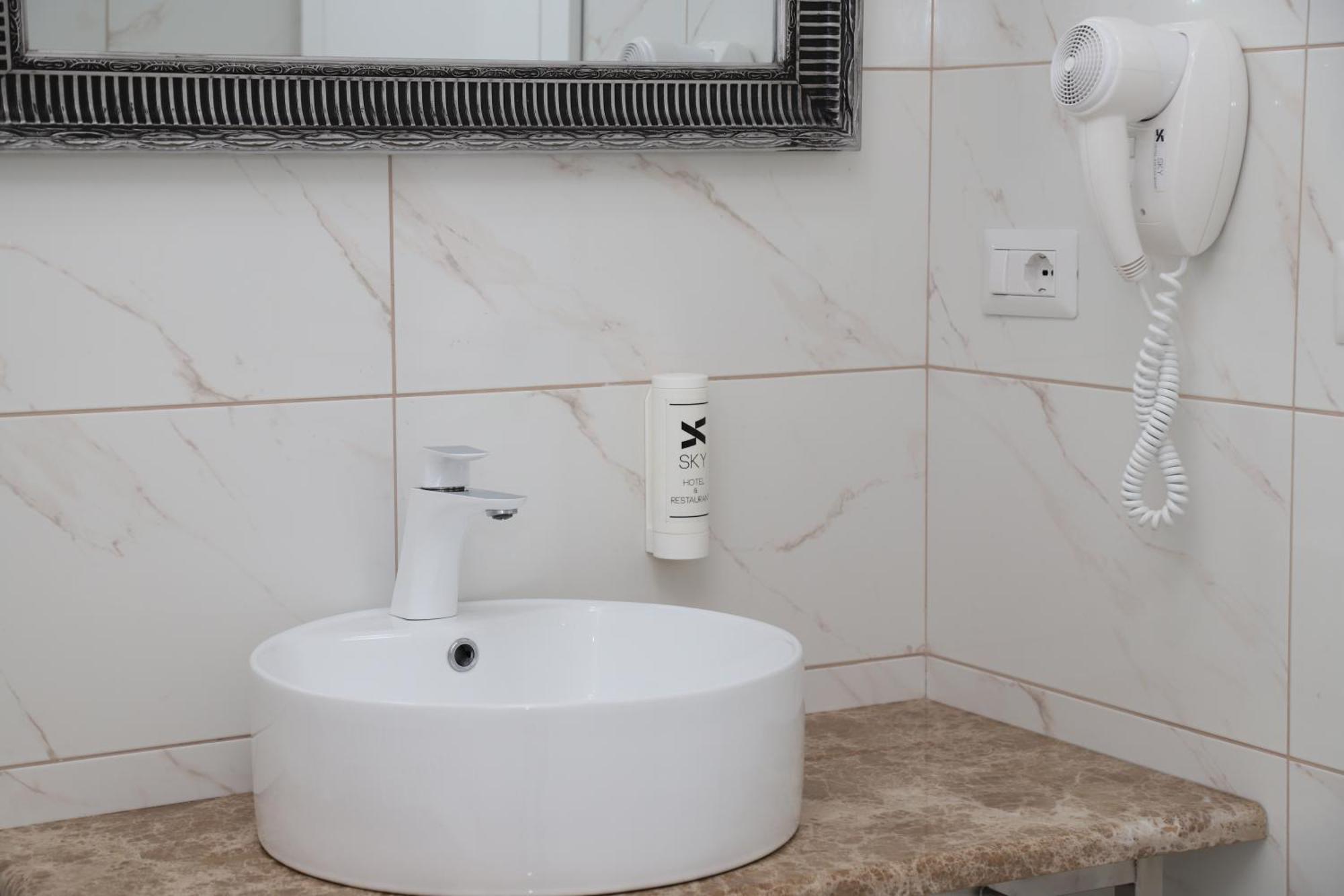 Sky Hotel Prizren Ngoại thất bức ảnh
