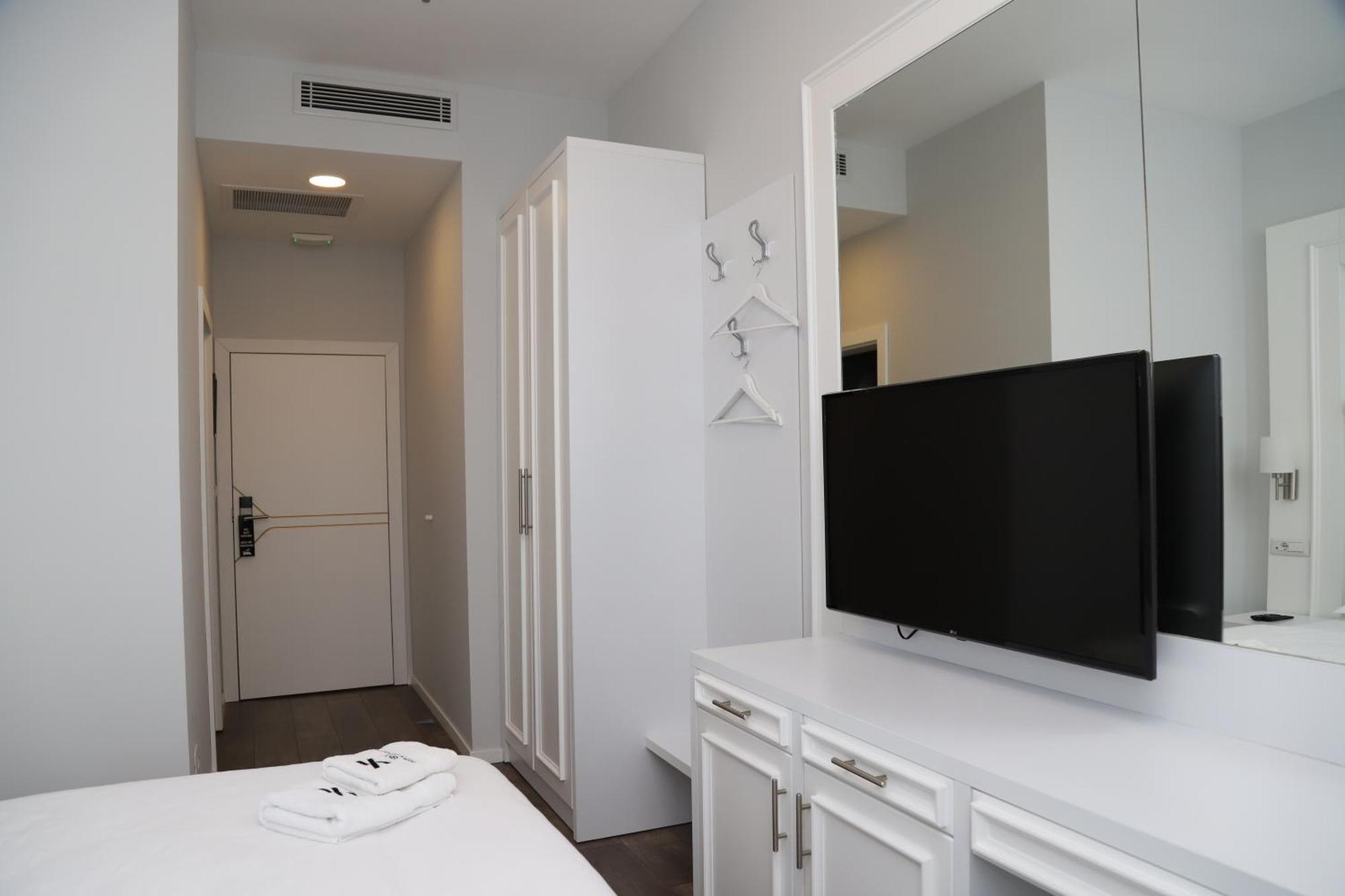 Sky Hotel Prizren Ngoại thất bức ảnh