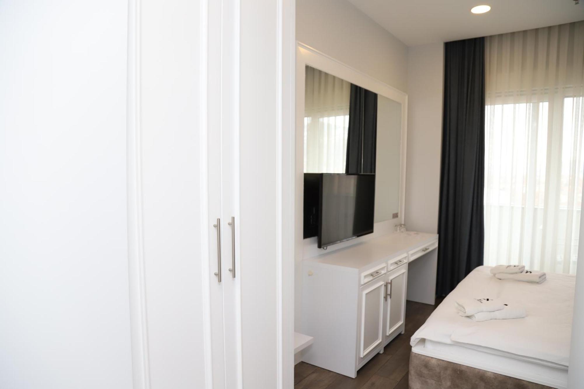 Sky Hotel Prizren Ngoại thất bức ảnh