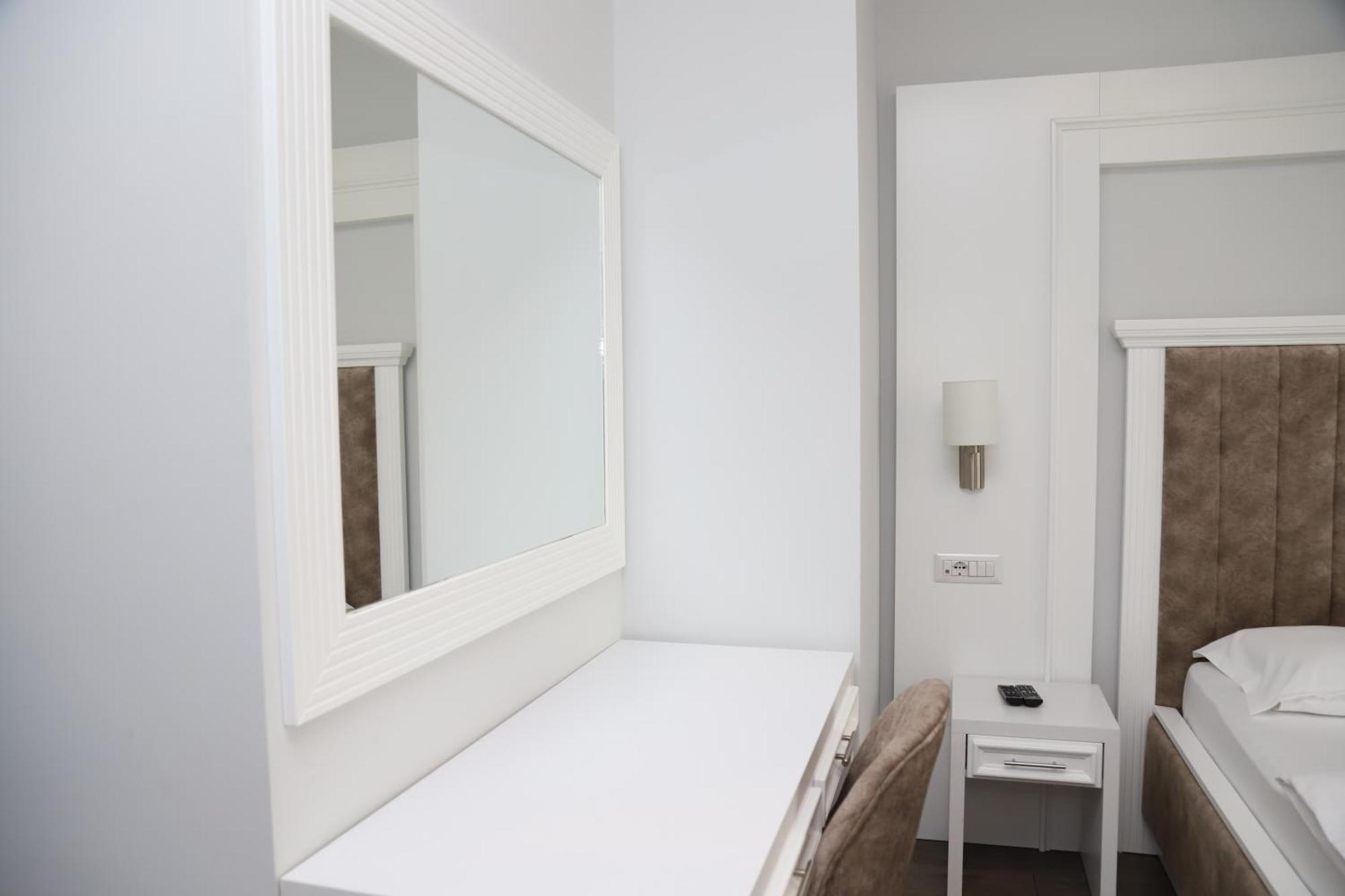 Sky Hotel Prizren Ngoại thất bức ảnh